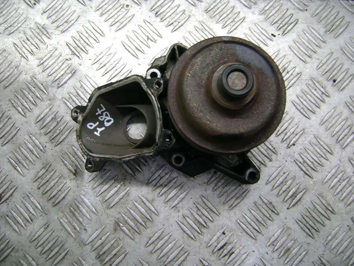 Помпа к BMW 7 series 2001