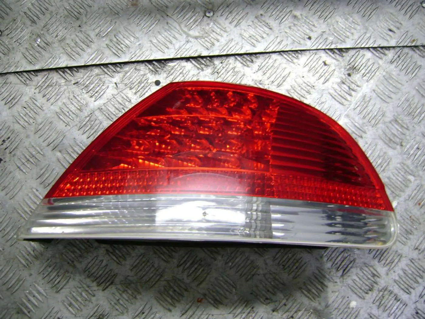 Фонарь задний правый к BMW 7 series 2003