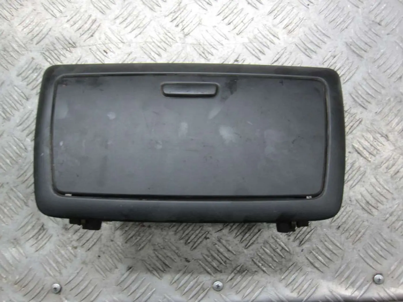 Бардачок к BMW 1 series 2008