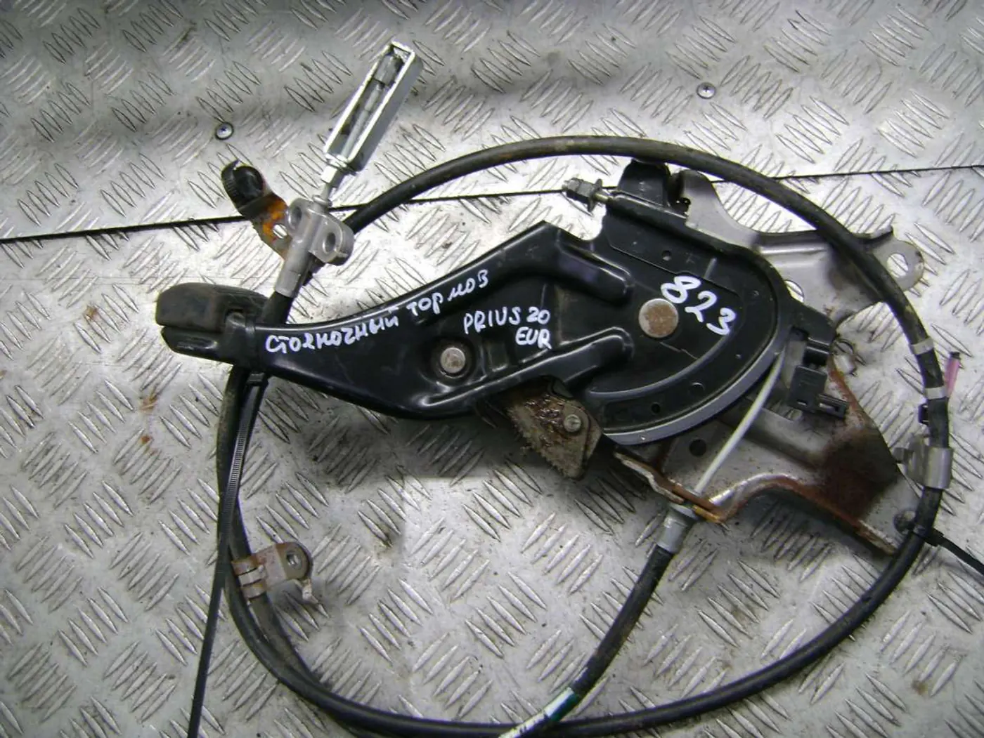 Стояночный тормоз (ручник) к Toyota Prius 2005