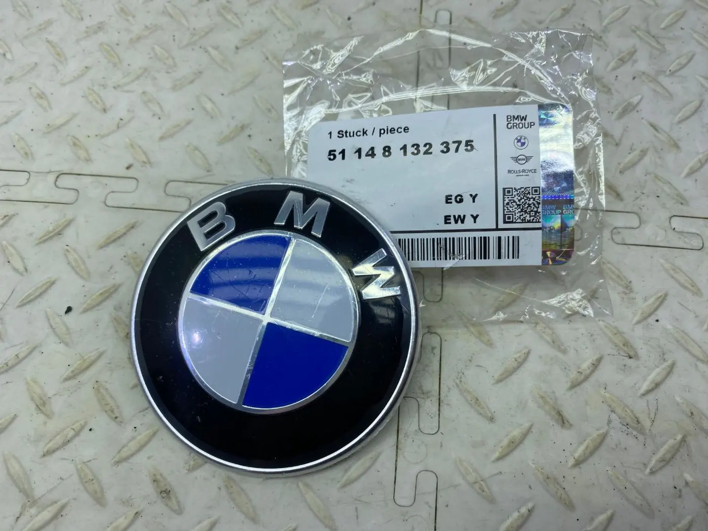 Эмблема к BMW 8 2000