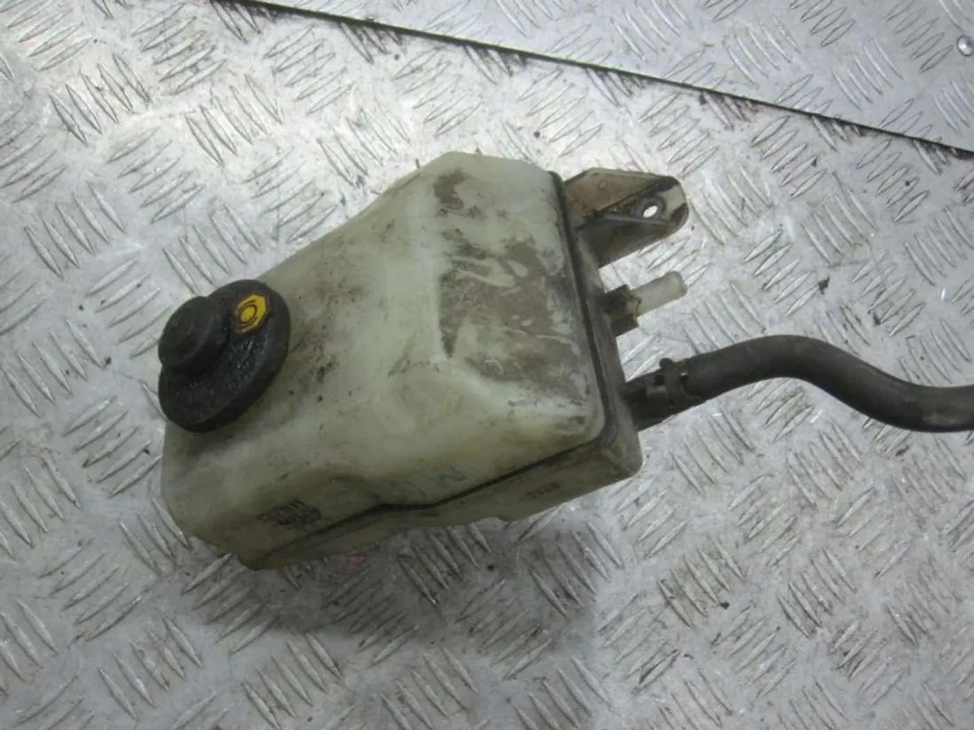 Бачок тормозной жидкости к Toyota Prius 2006