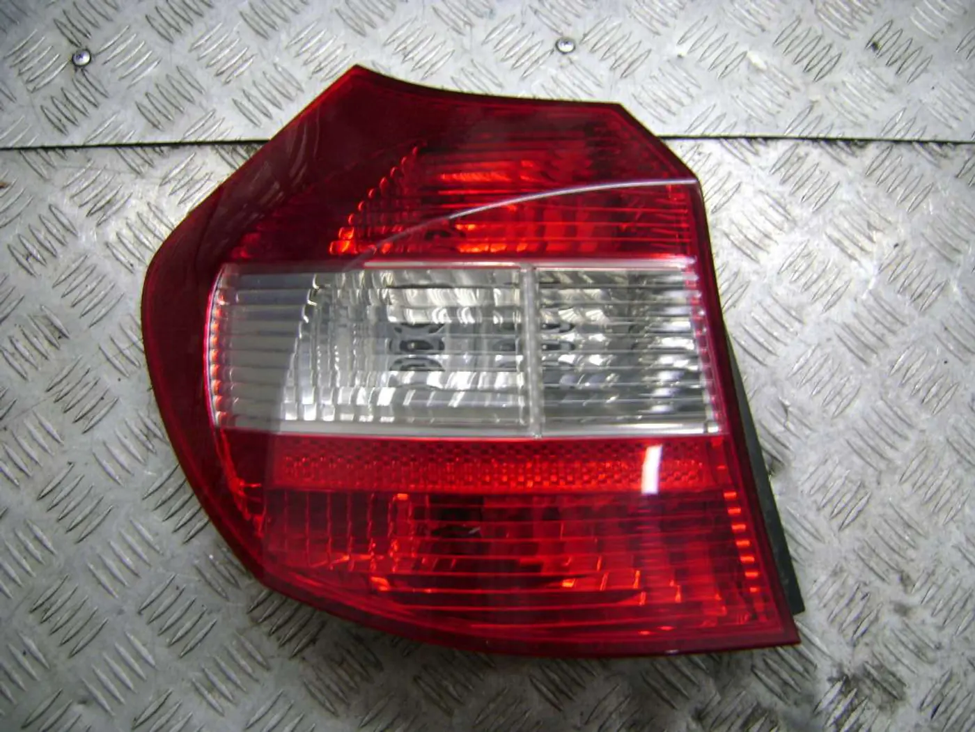 Фонарь задний левый к BMW 1 series 2006