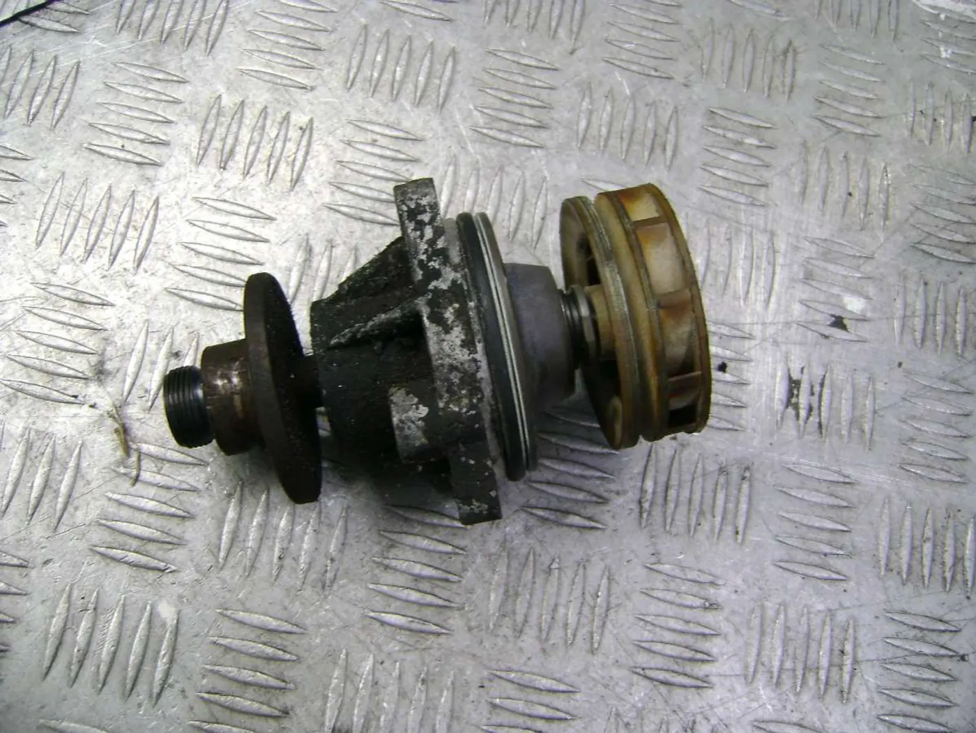Помпа к BMW 3 series 1997