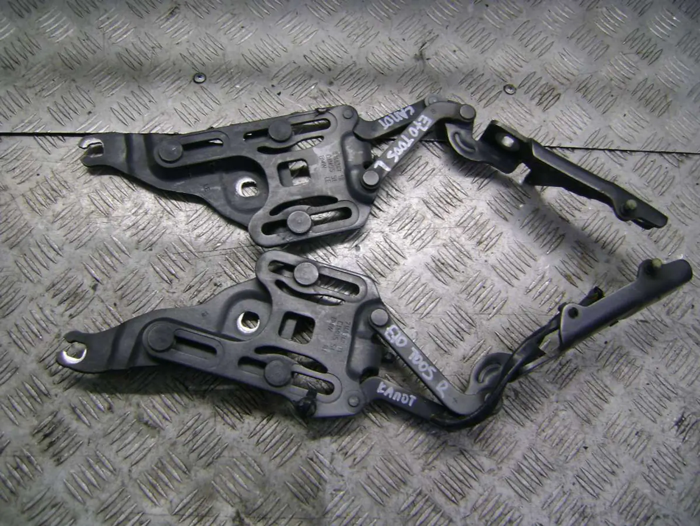 Петля капота к BMW X5 2007