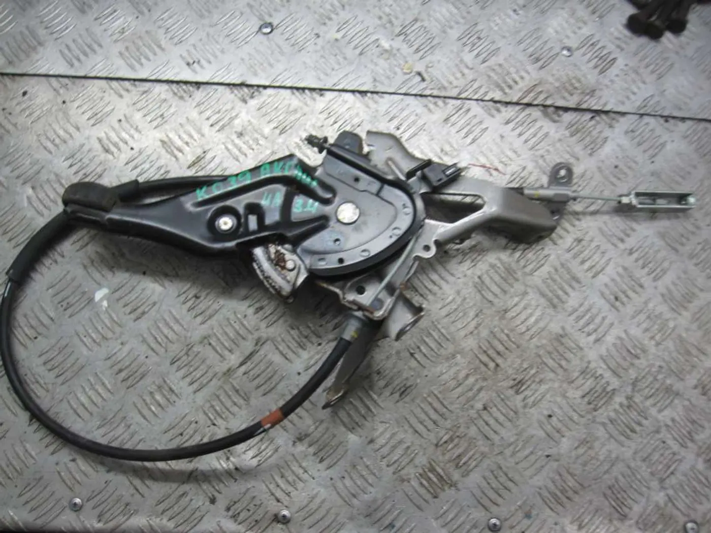 Стояночный тормоз (ручник) к Toyota Prius 2006