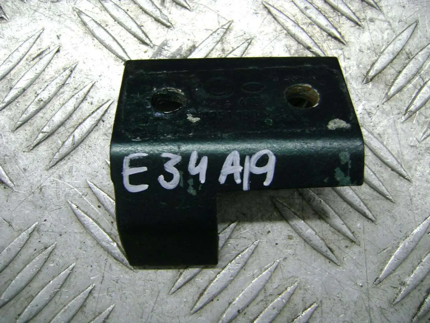 Петля двери к BMW 5 1992