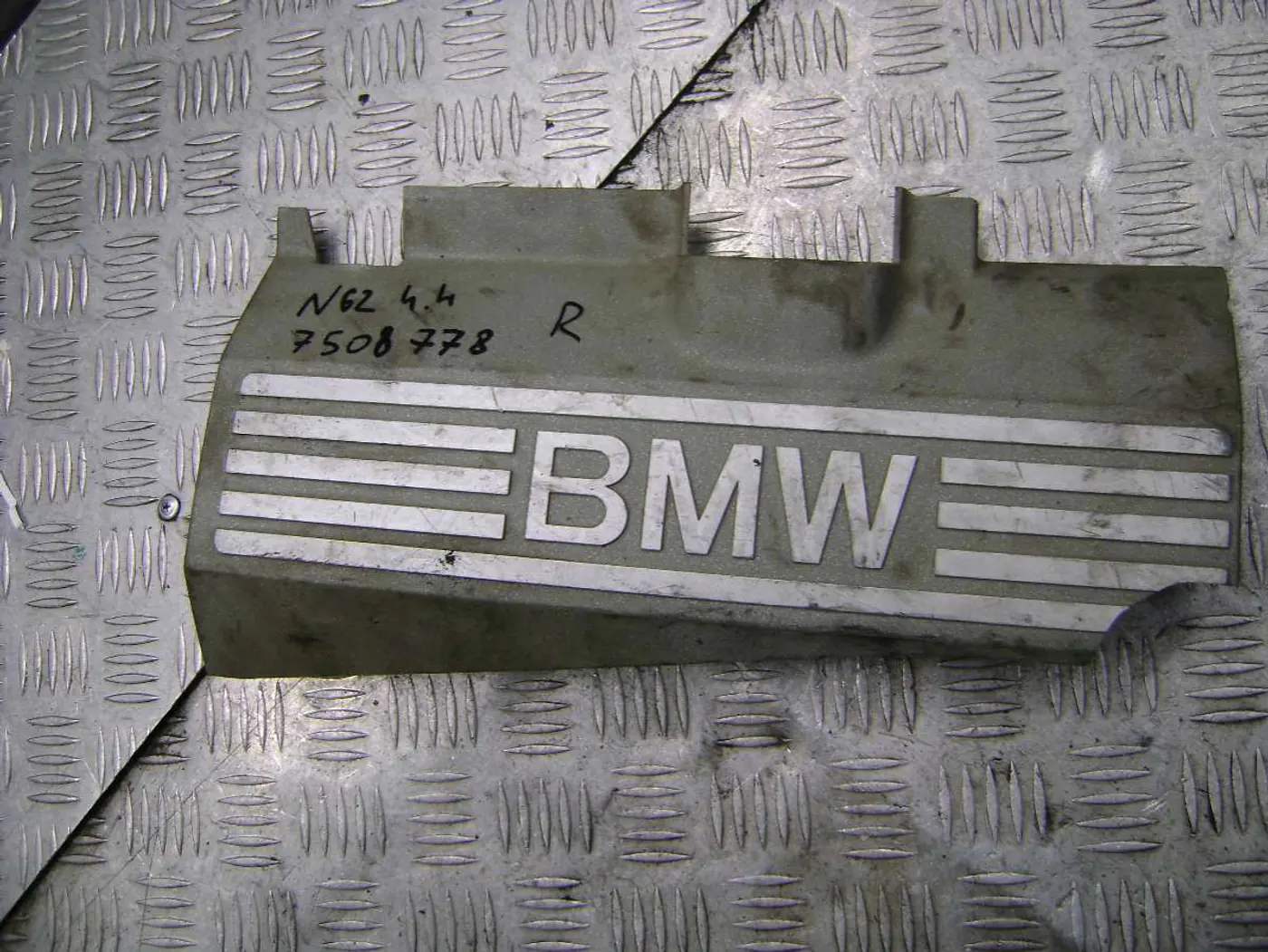 Декоративная крышка двигателя  к BMW 7 series 2005