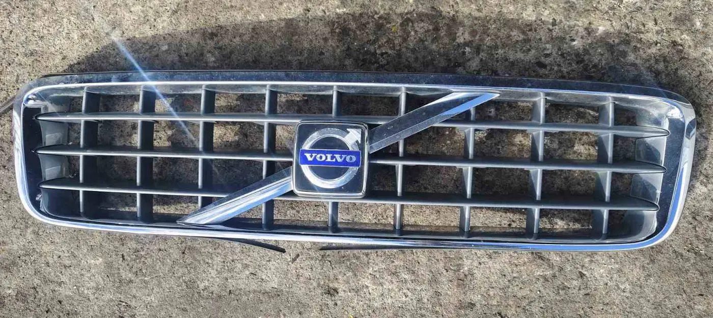 Решетка капота к Volvo XC90 2006