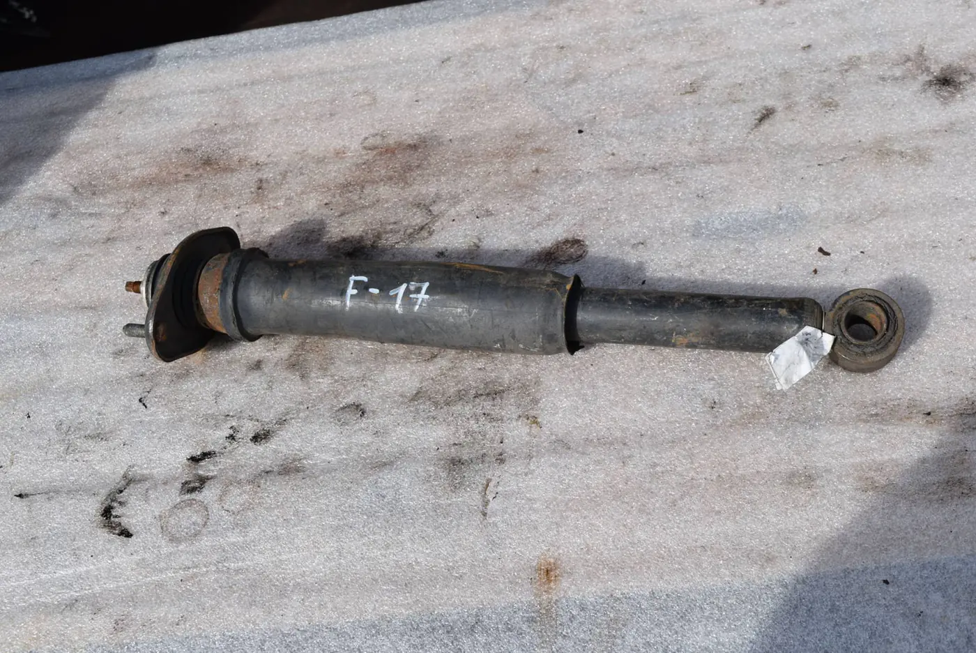 Амортизатор задний левый к Hyundai Santamo 1999