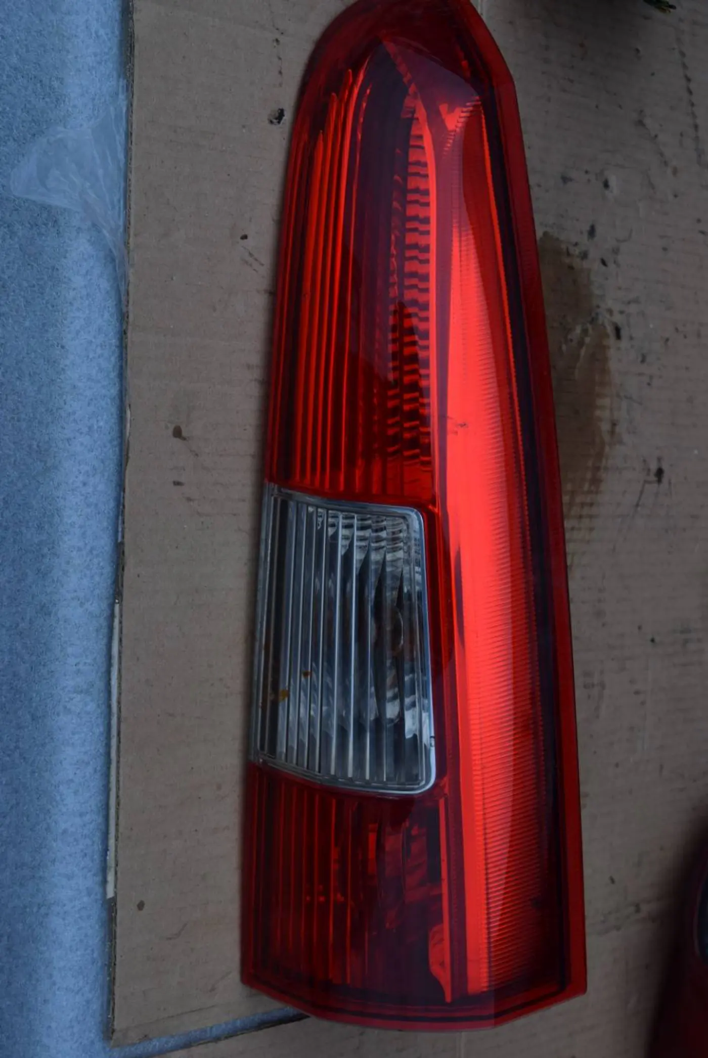 Фонарь задний правый к Volvo XC70 2002