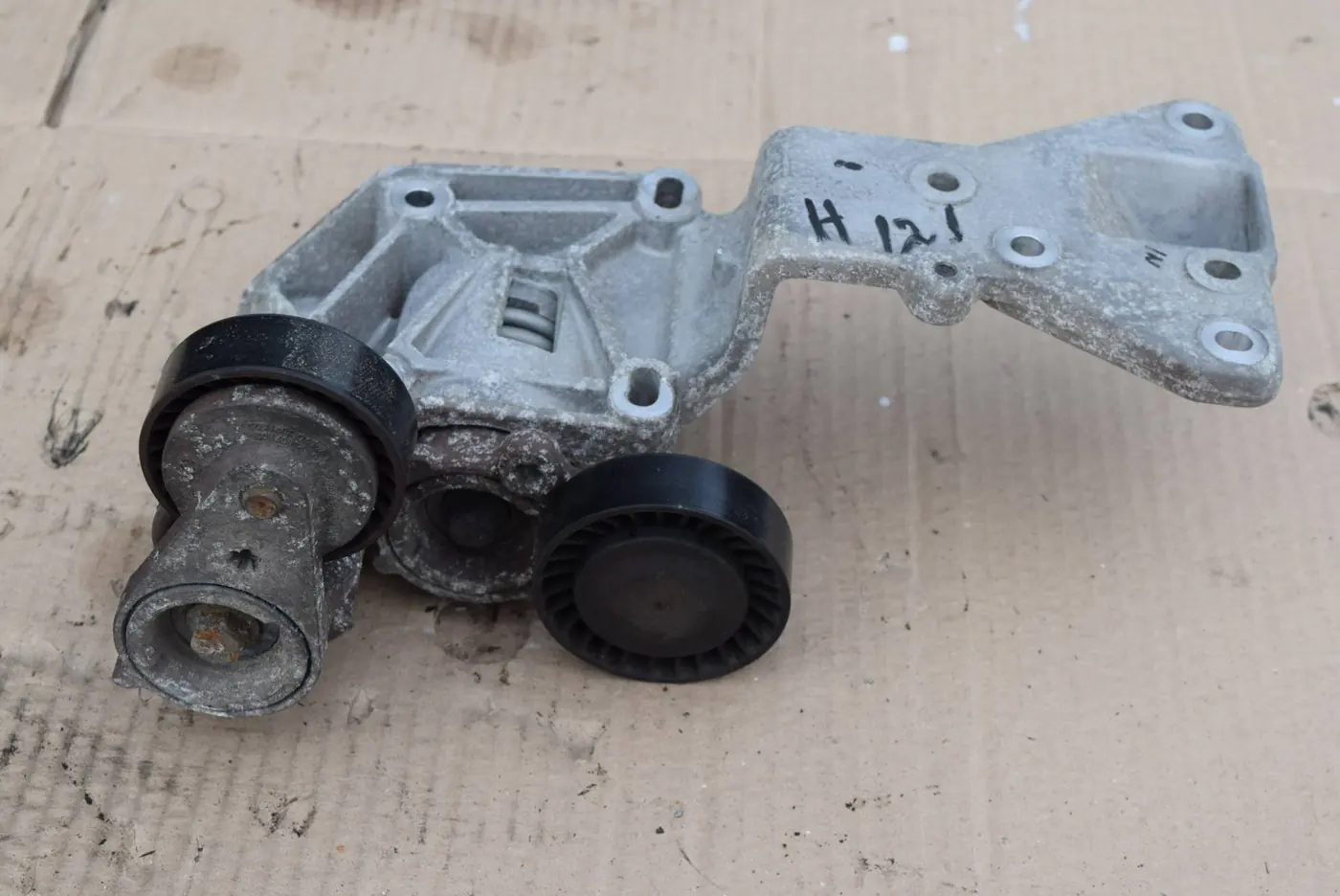 Кронштейн генератора к Volvo C30 2007