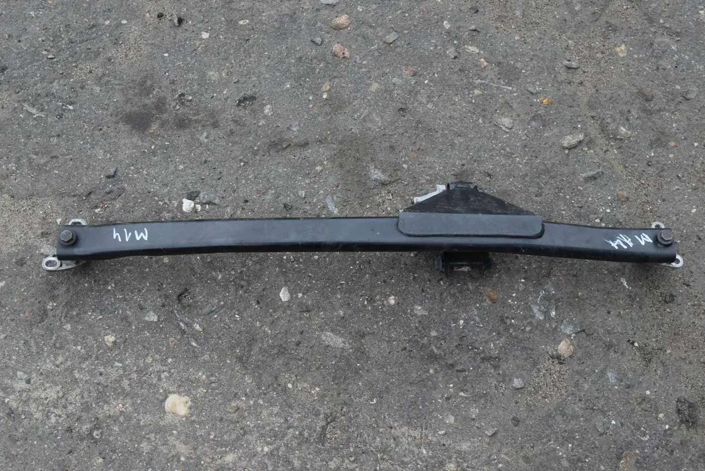 Распорка стоек к Volvo V70 2004