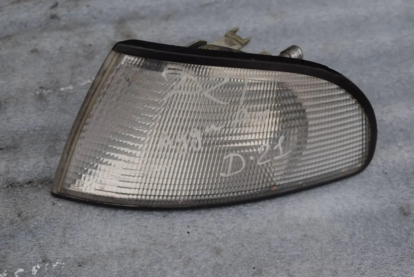 Поворотник правый к Audi A4 1995