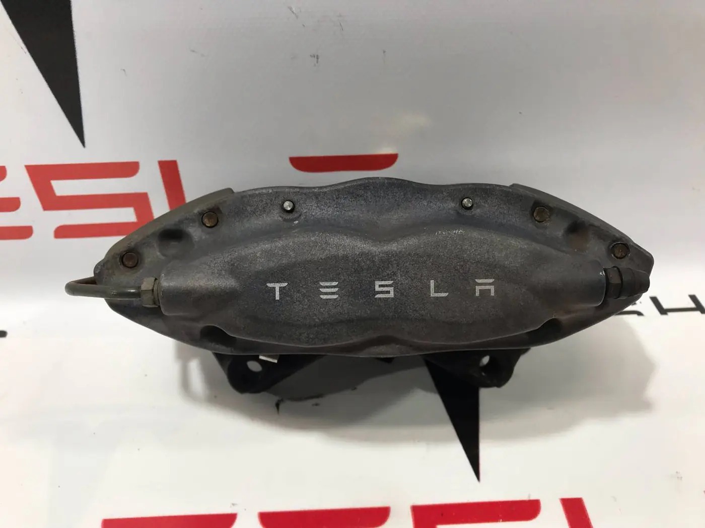 Суппорт задний правый к Tesla Model S 2015