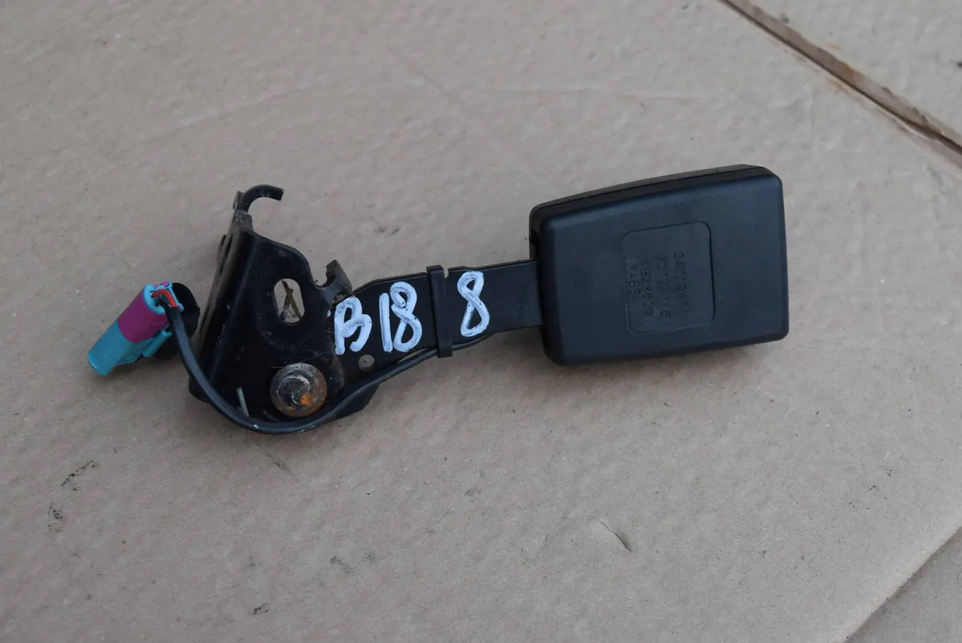 Замок ремня безопасности к Volvo XC60 2010