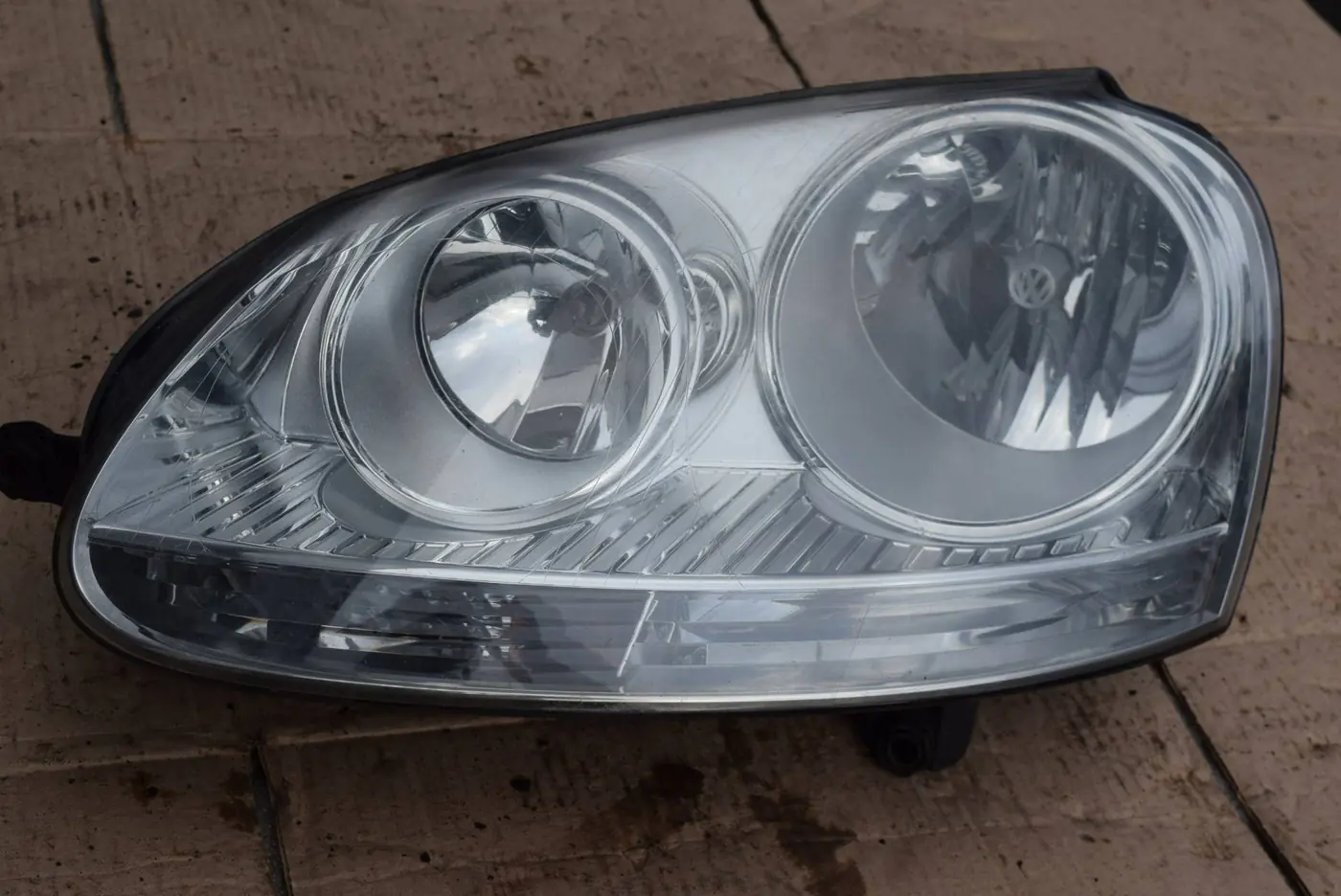 Фара левая к Volkswagen Golf 2008