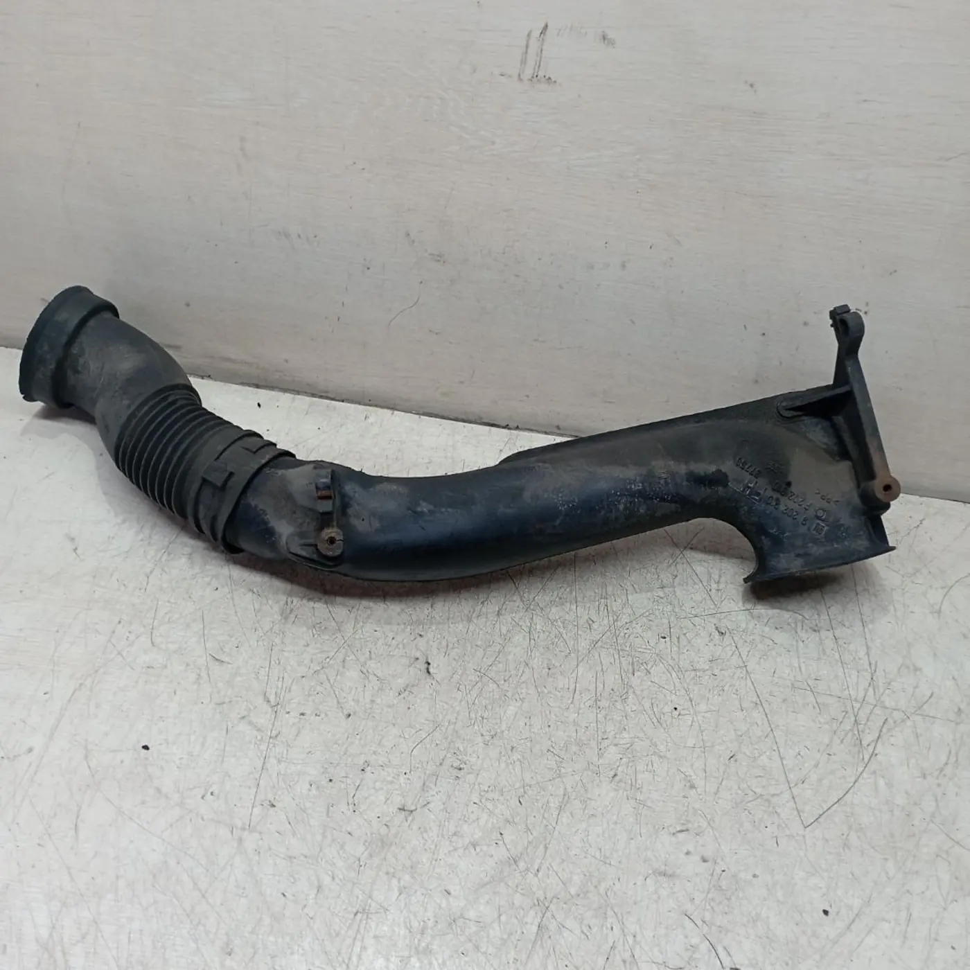 Воздухозаборник к Opel Astra 2000