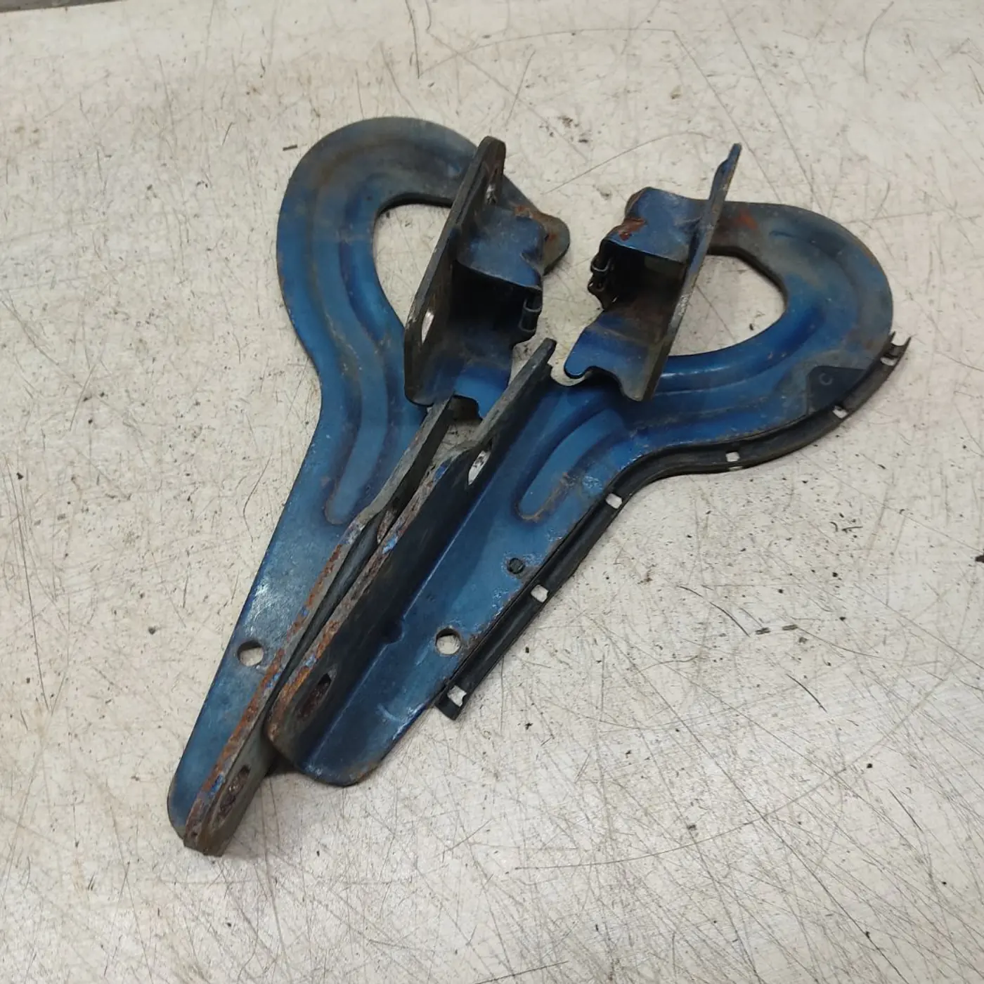 Петля капота к Renault Scenic 1998