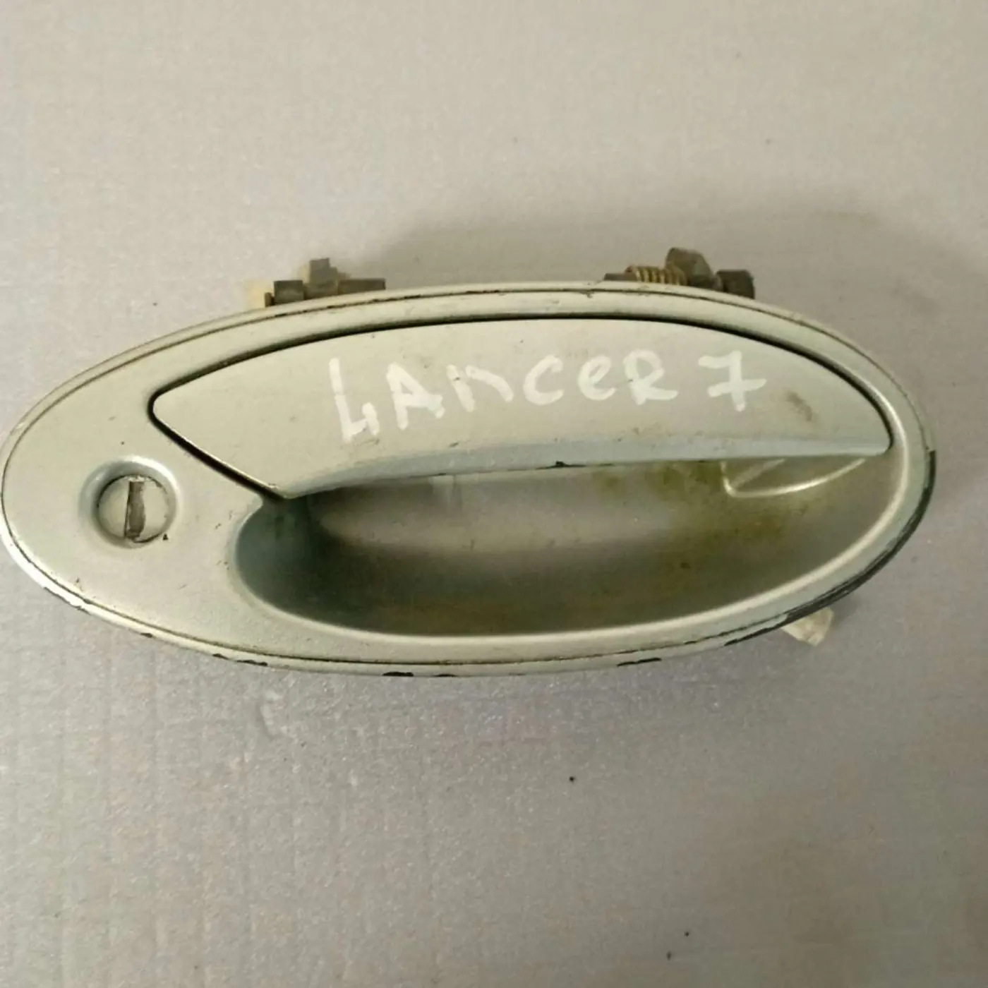 Ручка наружная передняя правая к Mitsubishi Lancer 1996