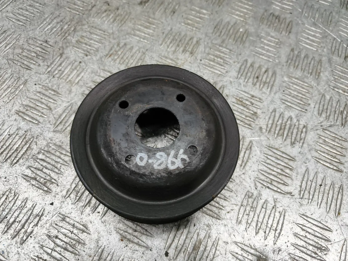 Шкив помпы к Nissan Serena 1997