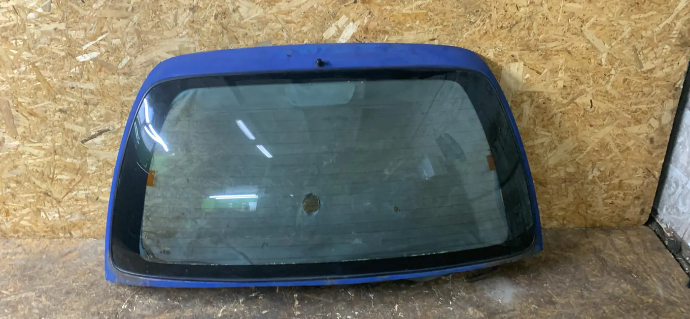 Стекло заднее к Nissan Serena 1997
