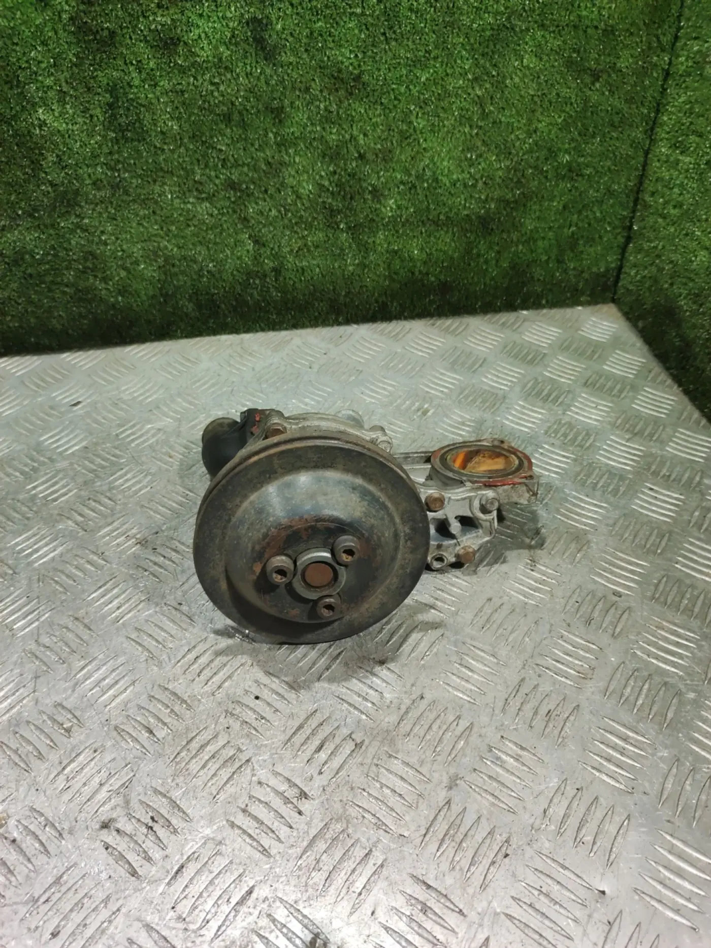 Помпа к Audi 100 1984