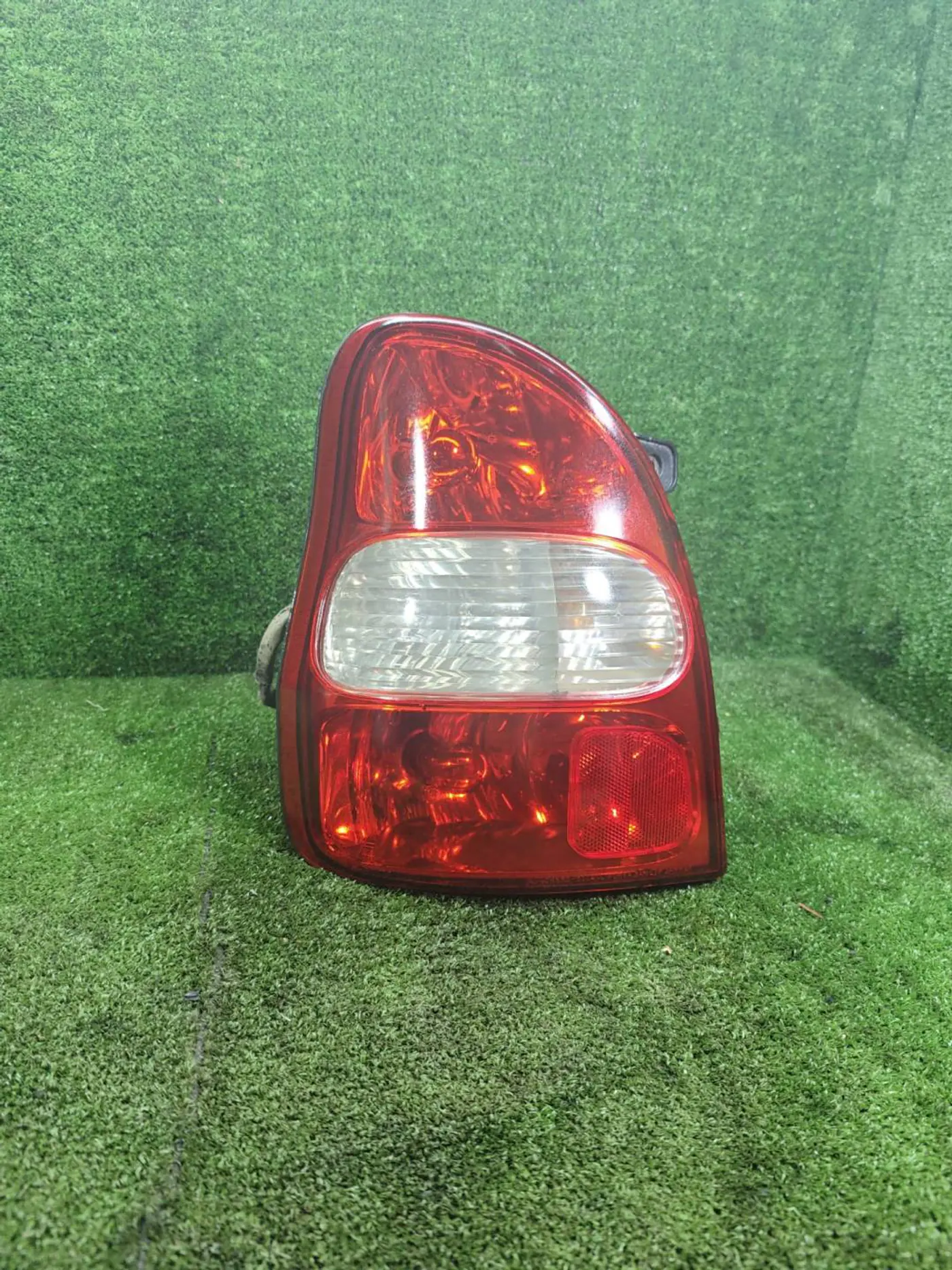 Фонарь задний левый к Kia Carnival 2000