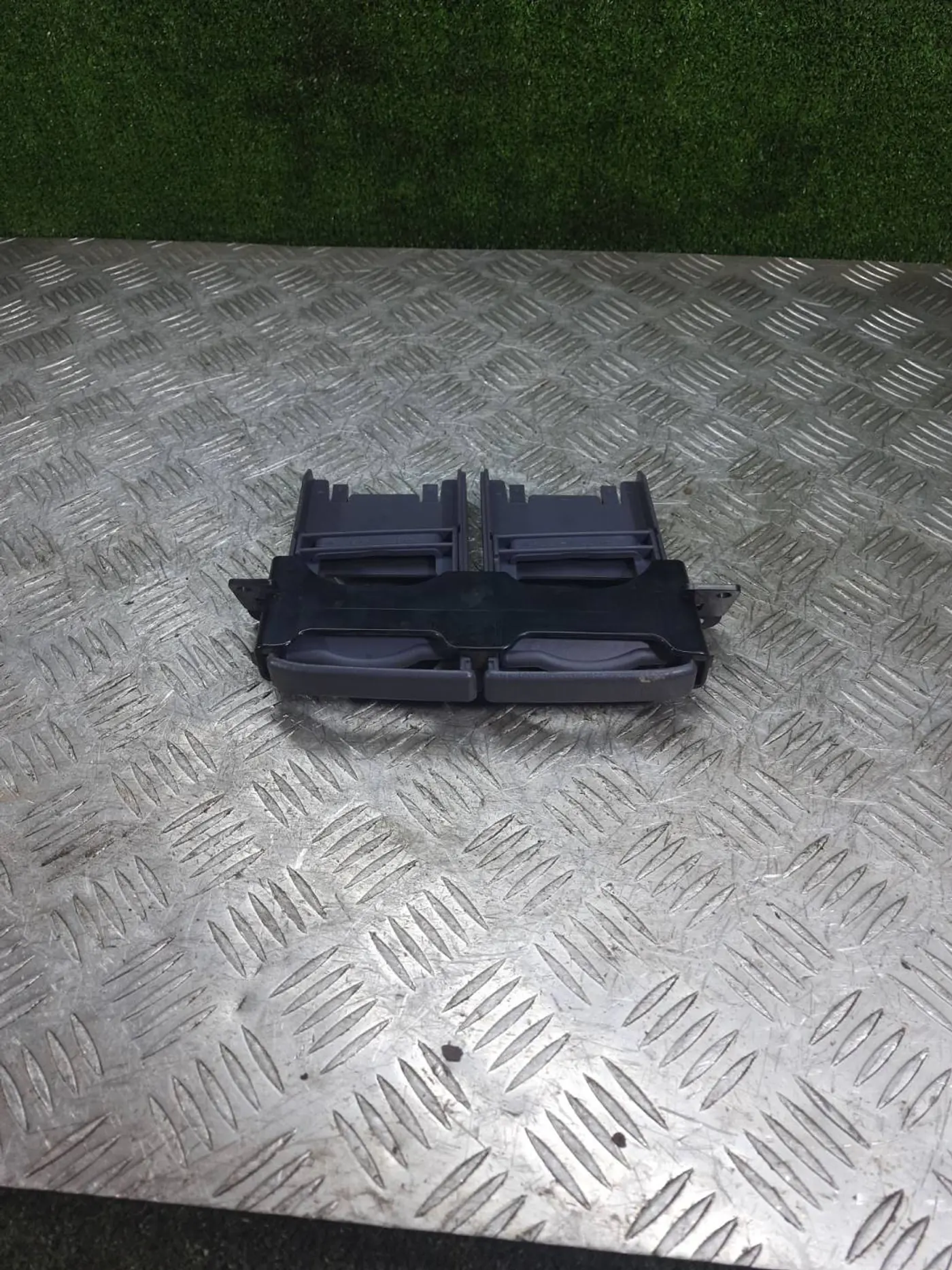Подстаканник к Toyota Picnic 2000