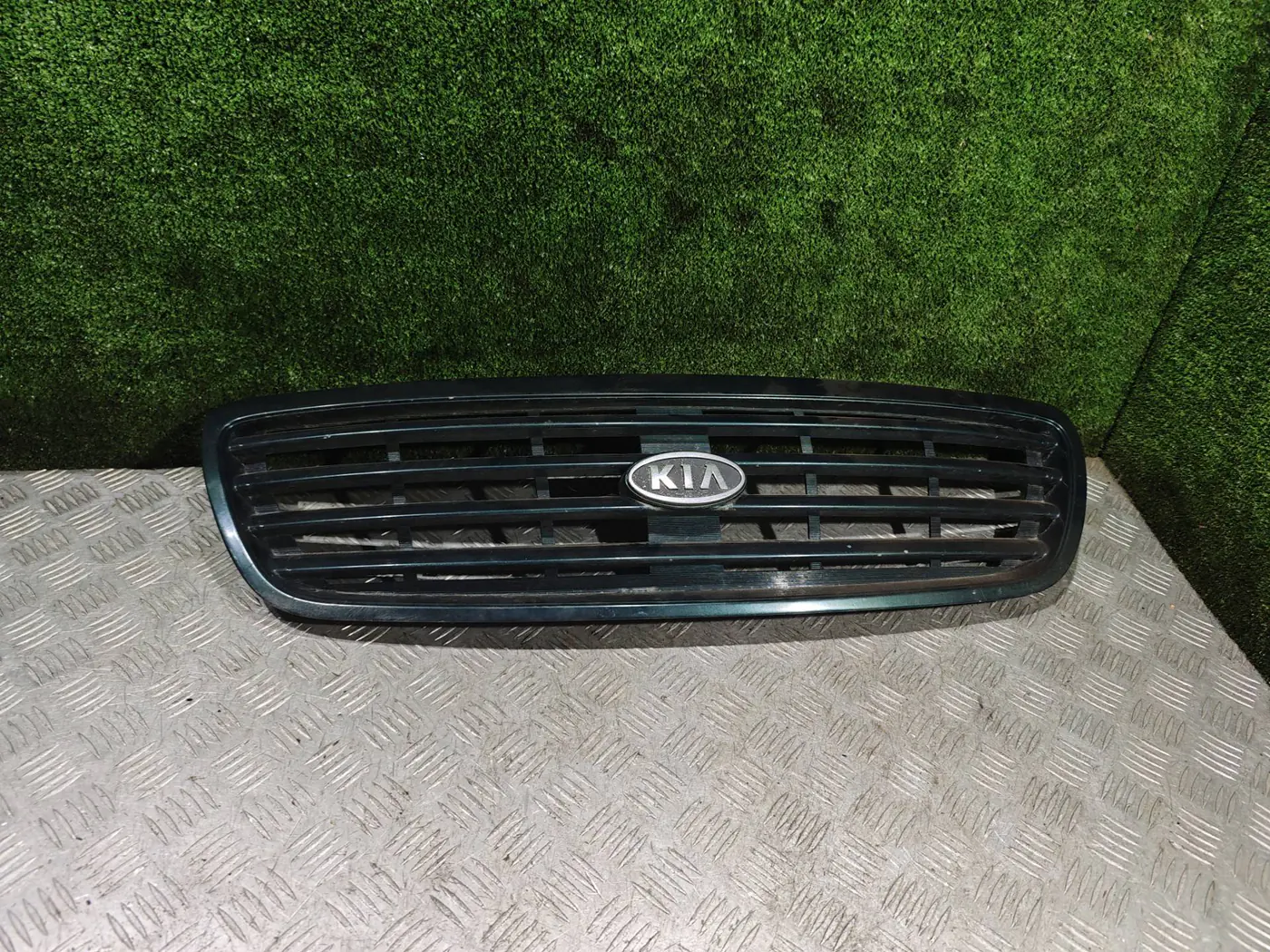 Решетка радиатора к Kia Carnival 2005