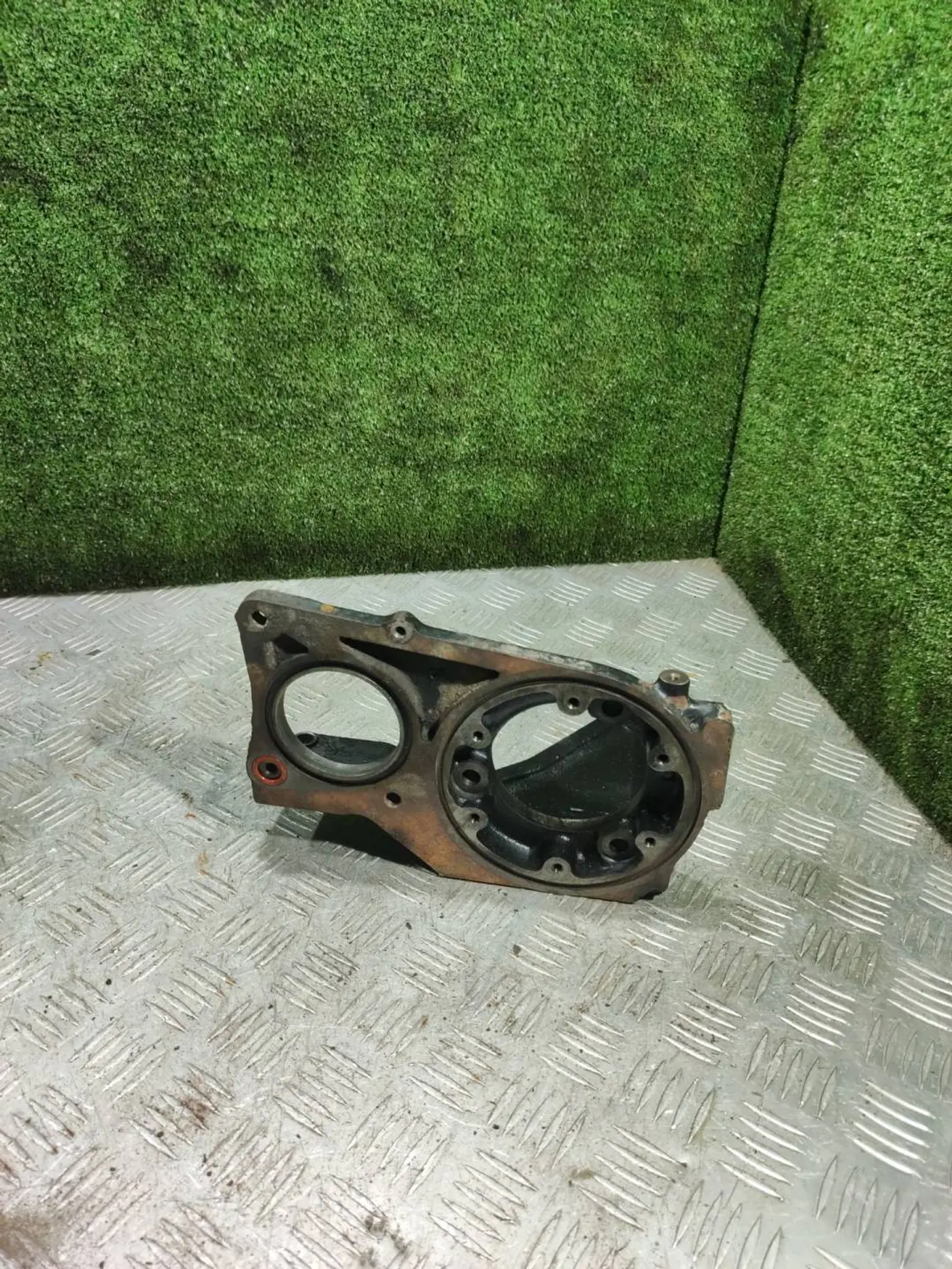 Крепление ТНВД к Nissan Almera Tino 2002