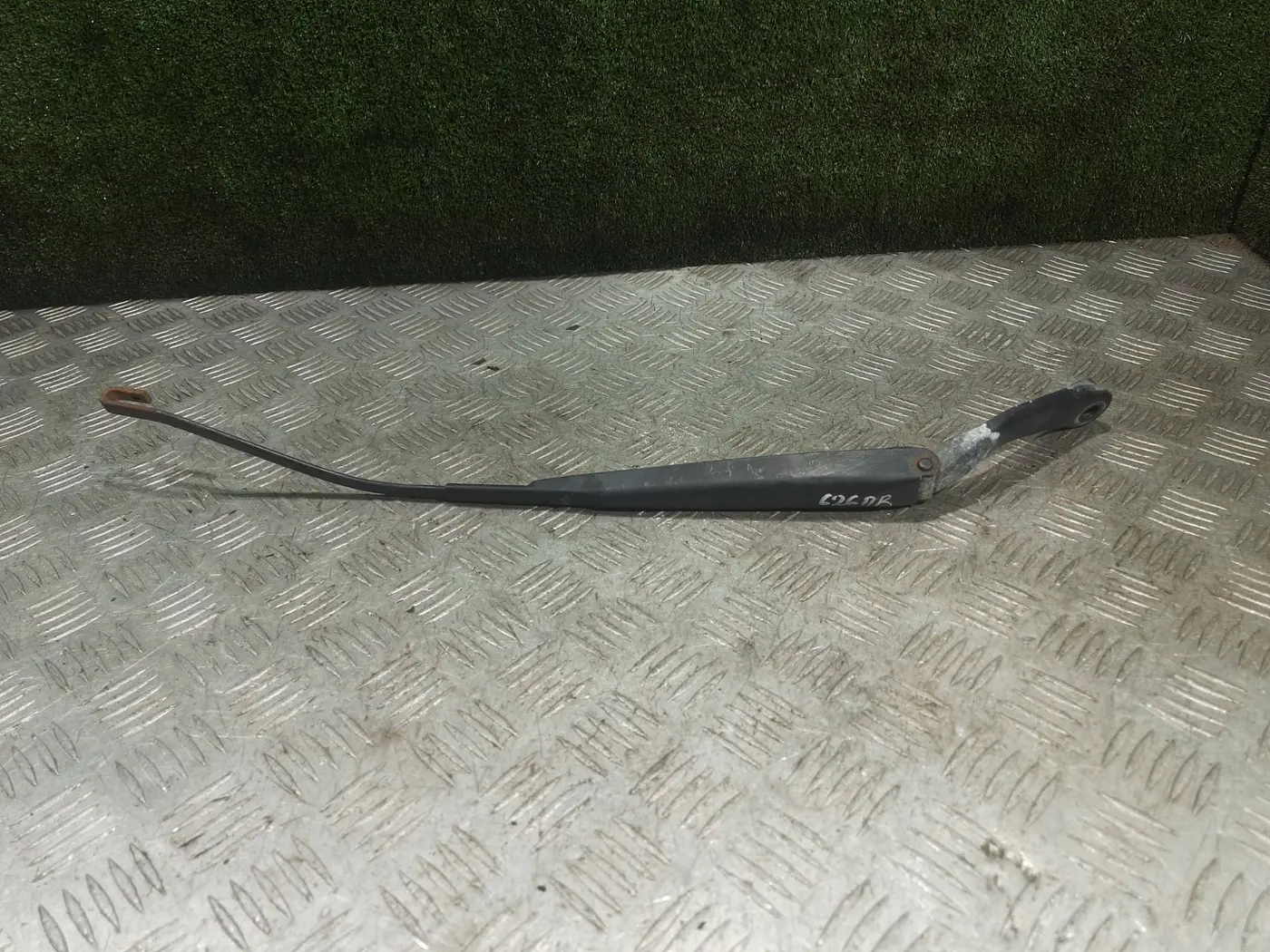 Щеткодержатель к Hyundai Sonata 1999