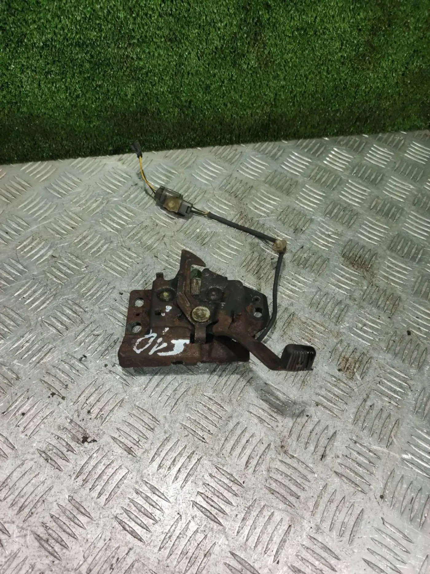Замок капота к Rover 600 1997