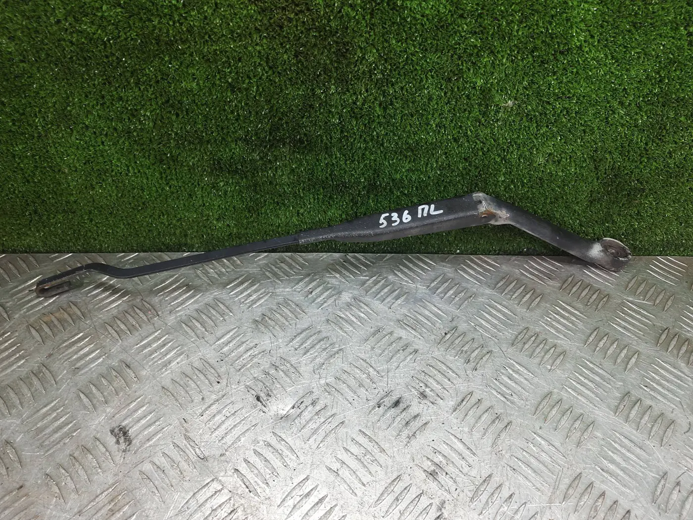 Щеткодержатель к Nissan Primera 1999
