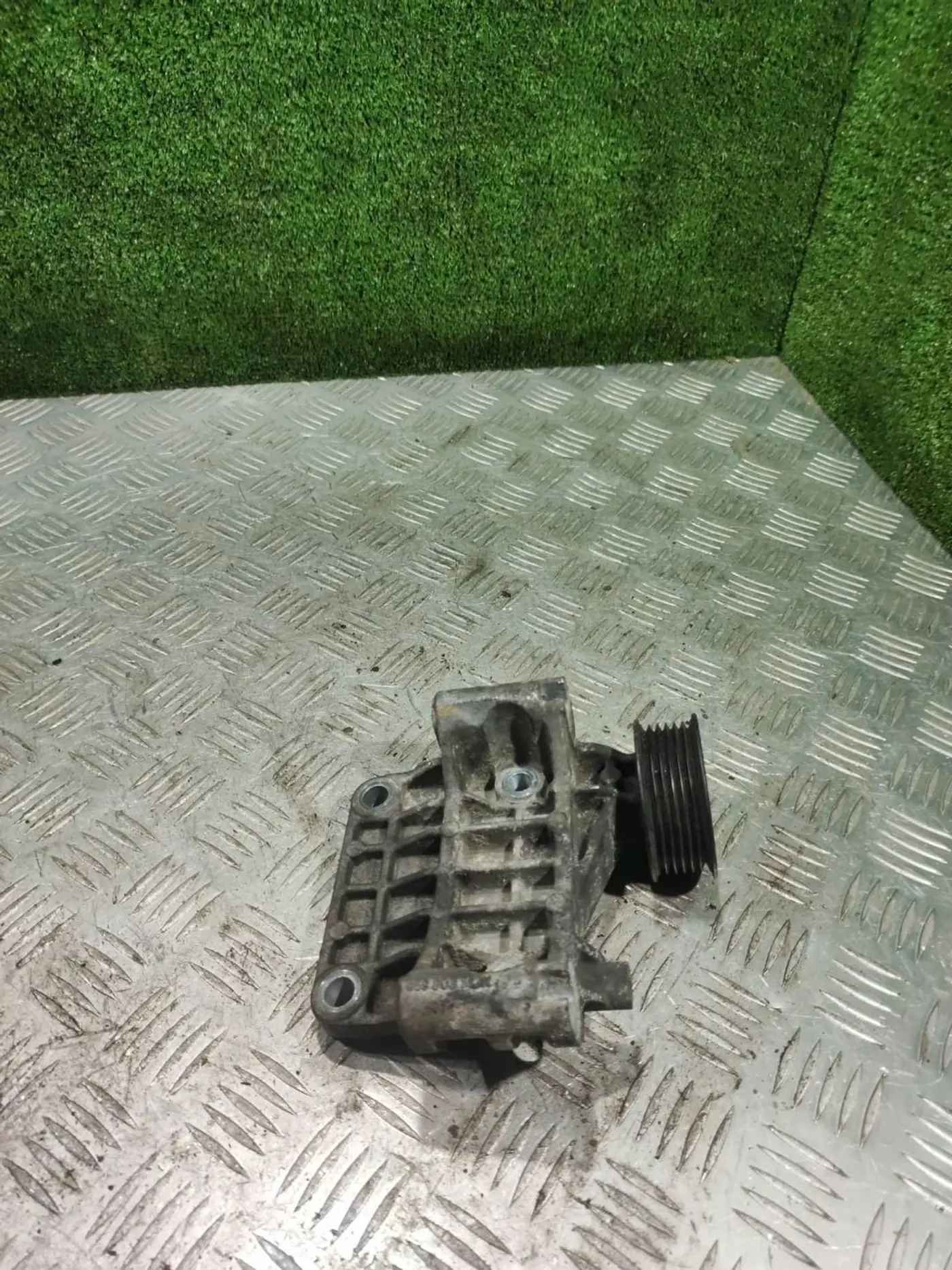 Ролик натяжителя к Audi A6 2005