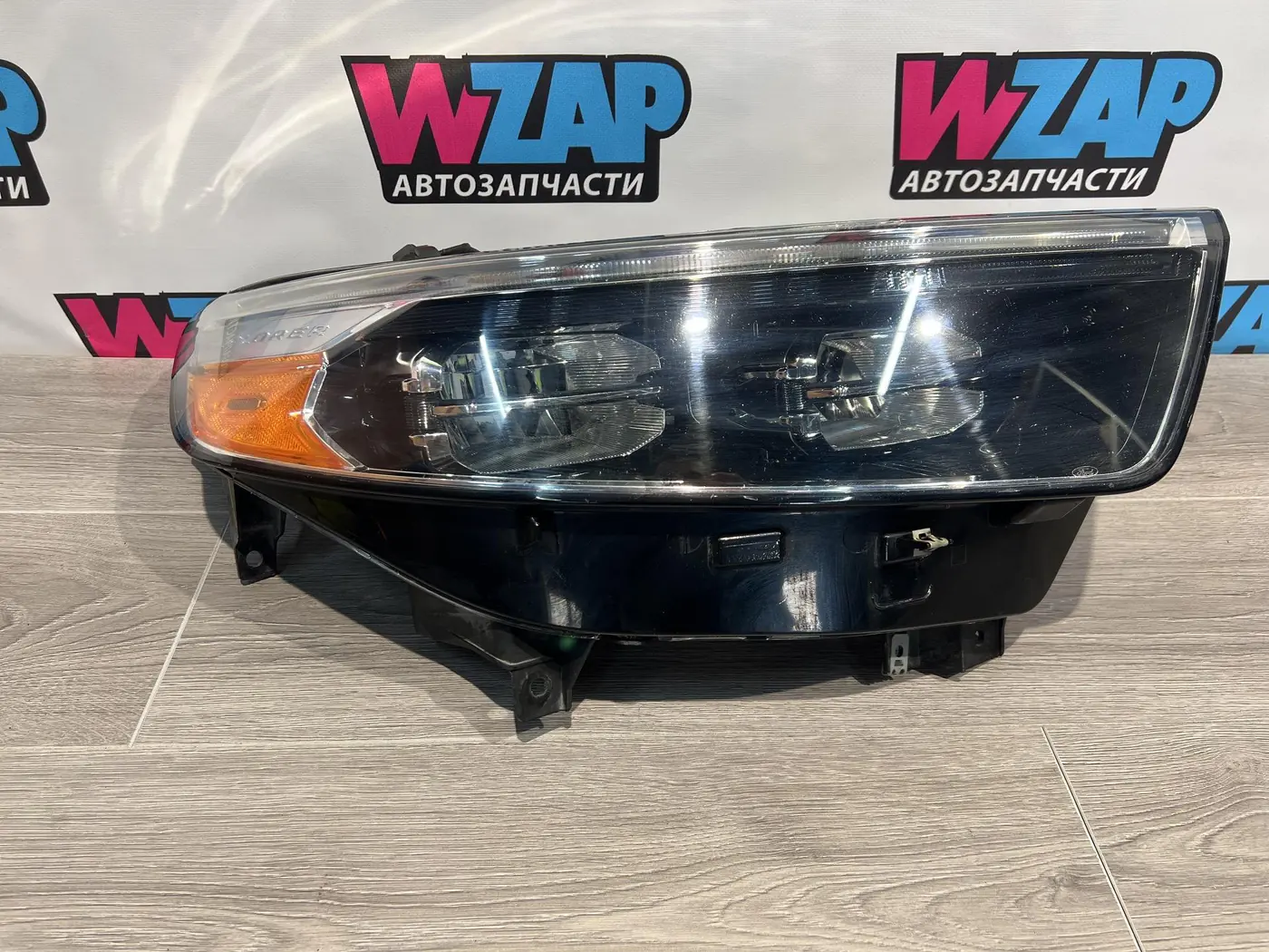 Фара правая к Ford Explorer 2020