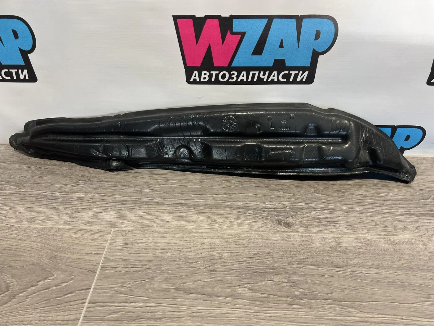 Уплотнитель крыла к Tesla Model S 2018