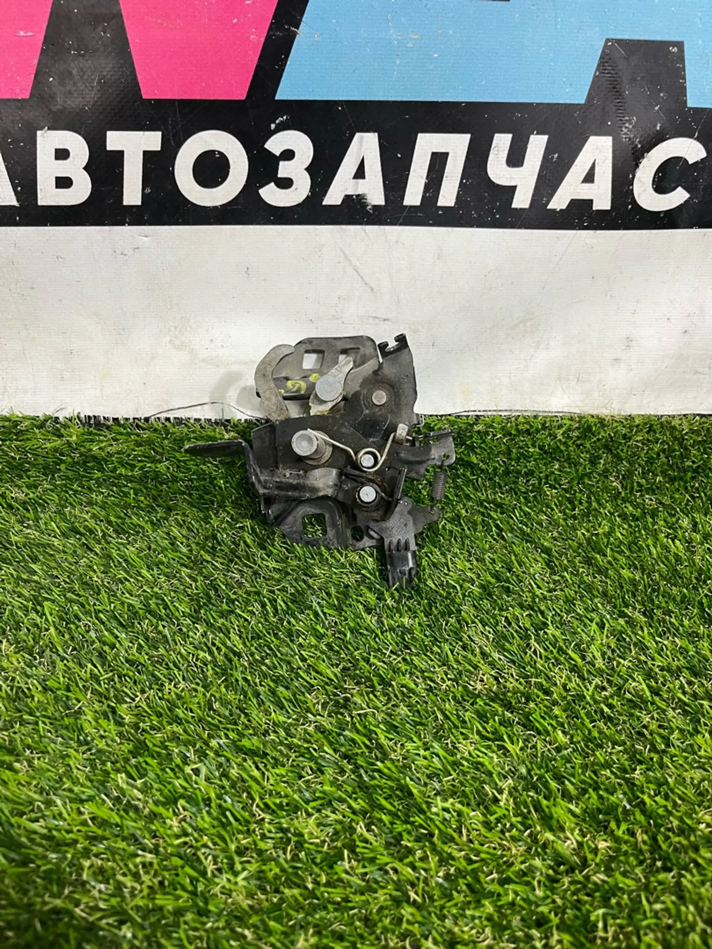 Замок капота к Ford Mustang 2024