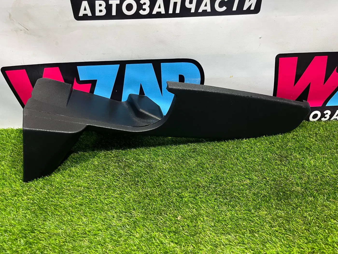 Обшивка стойки центральной левой к Ford Mustang 2019
