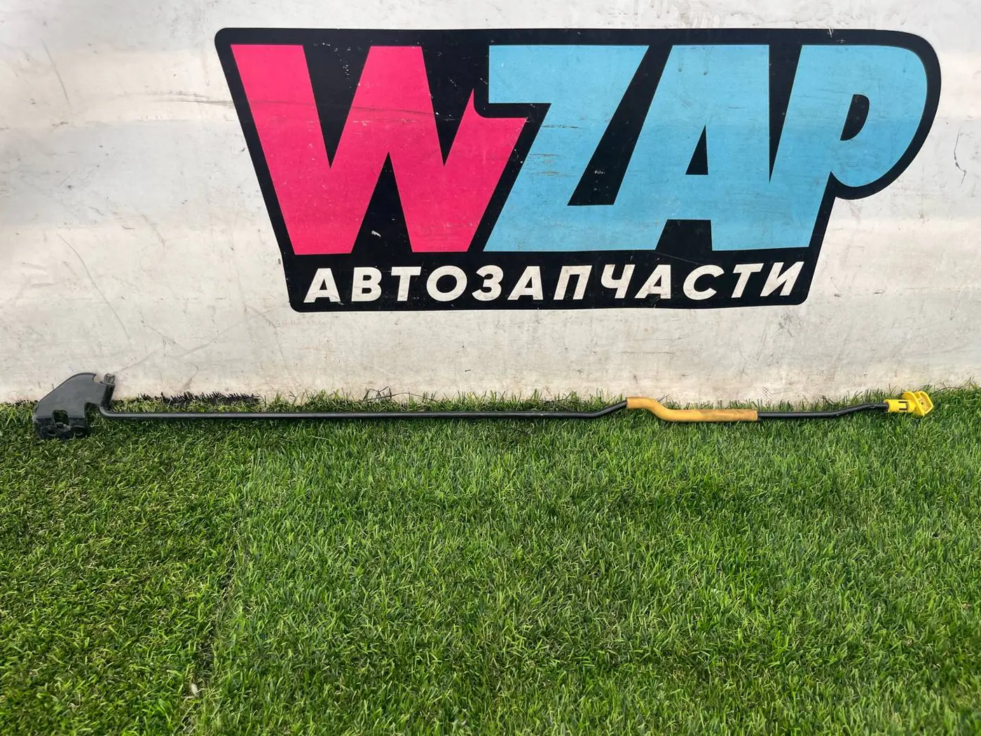 Держатель капота к Jeep Wrangler 2019