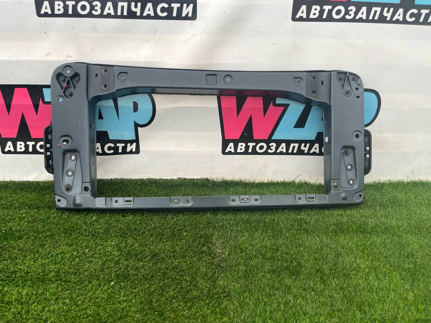 Рамка двери задней правой к Tesla Model X 2018