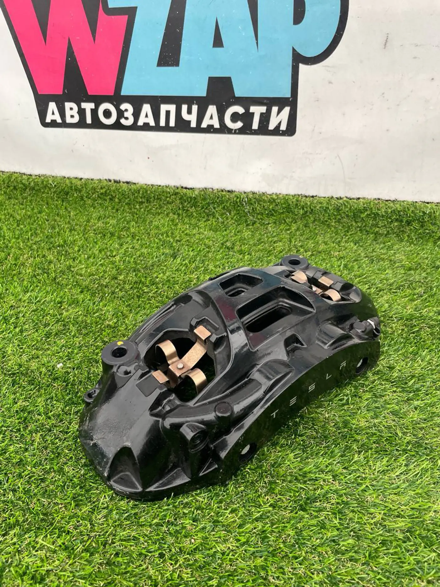 Суппорт передний правый к Tesla Model S 2022