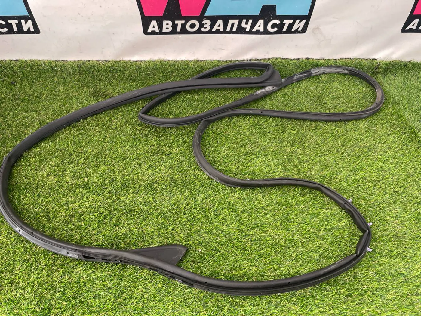 Уплотнитель двери передней левой к Ram 1500 2019