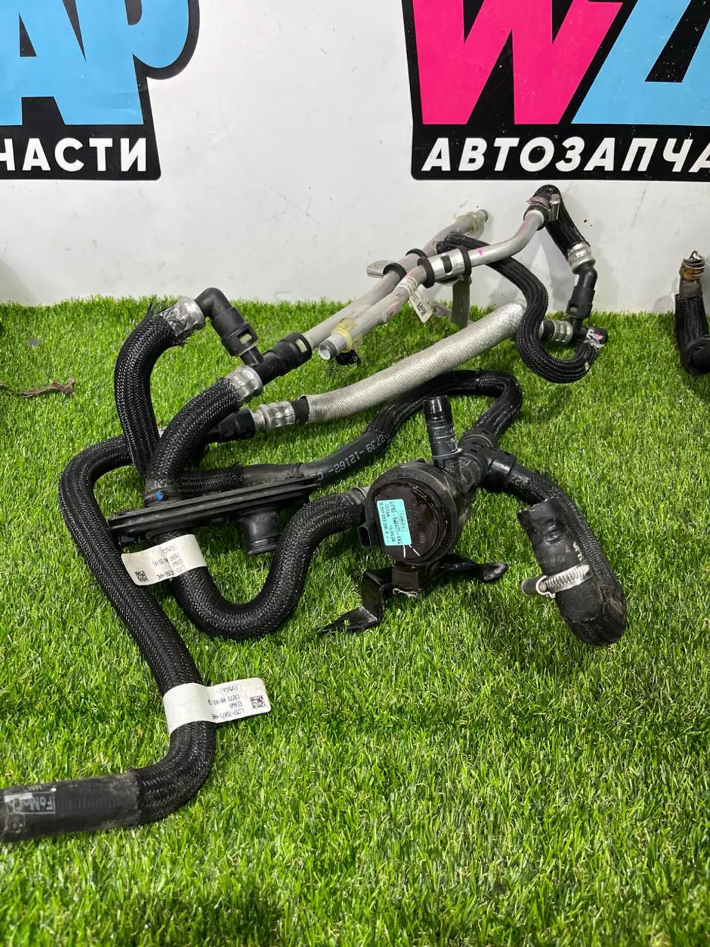 Патрубок отопителя (печки) к Ford Explorer 2020