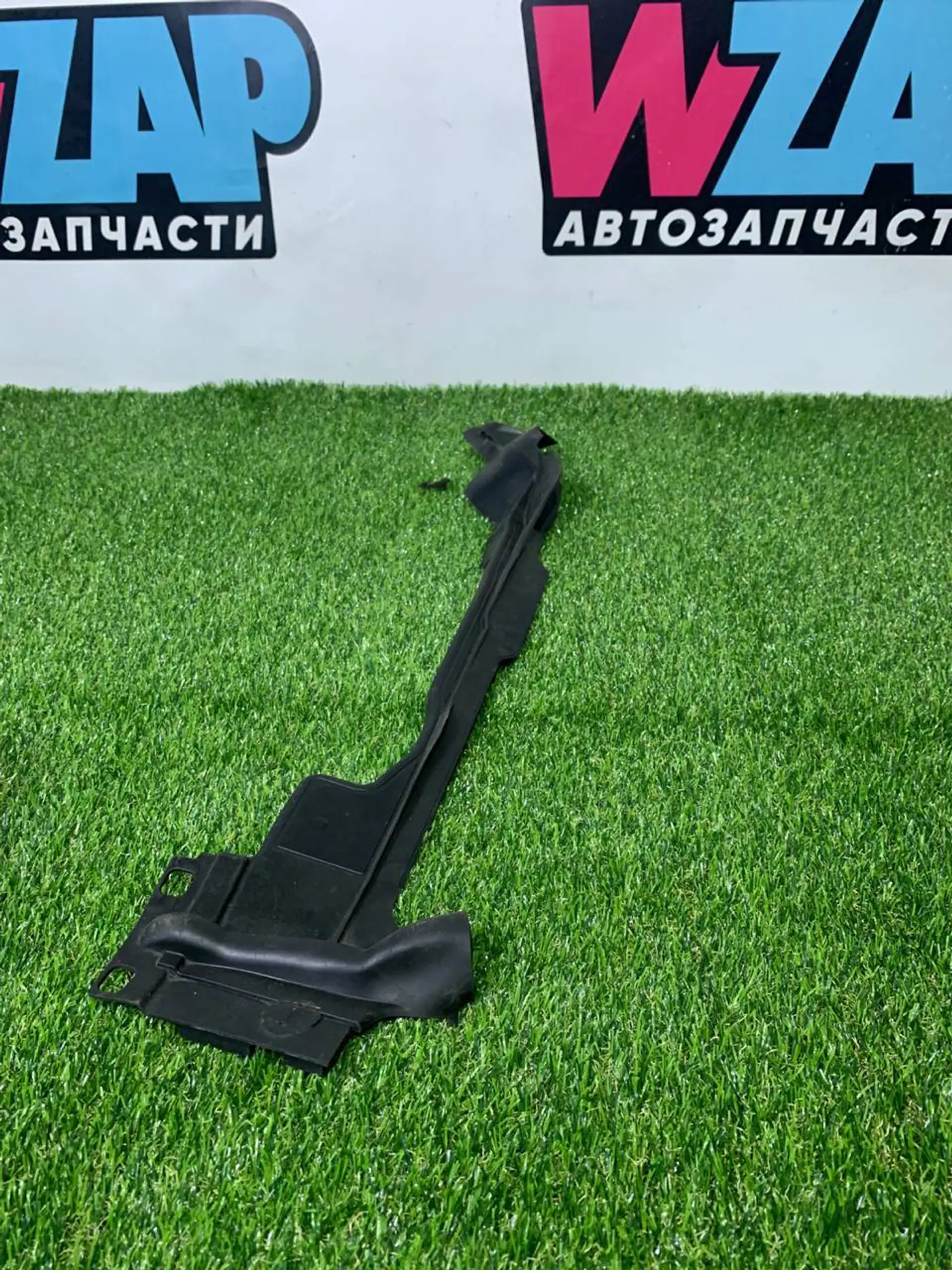 Уплотнитель крыла к Audi A8 2020