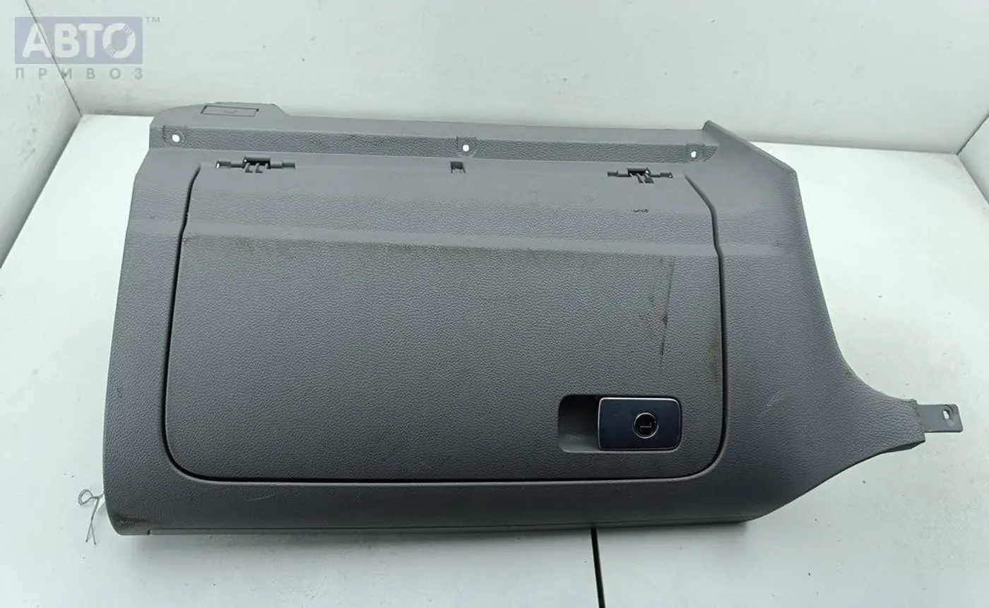 Бардачок к Volkswagen Golf 2005
