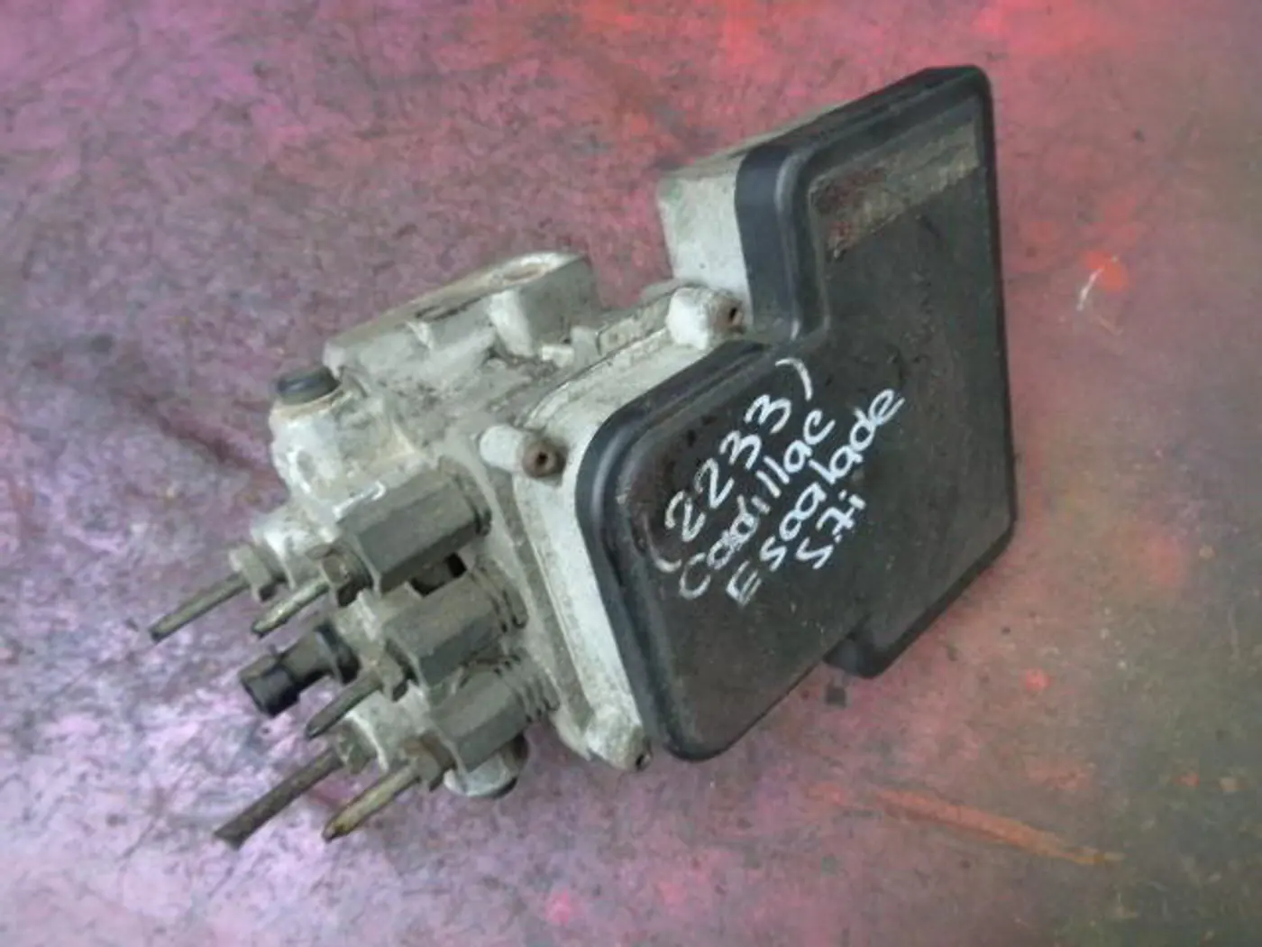 Блок ABS к Cadillac Escalade 2000