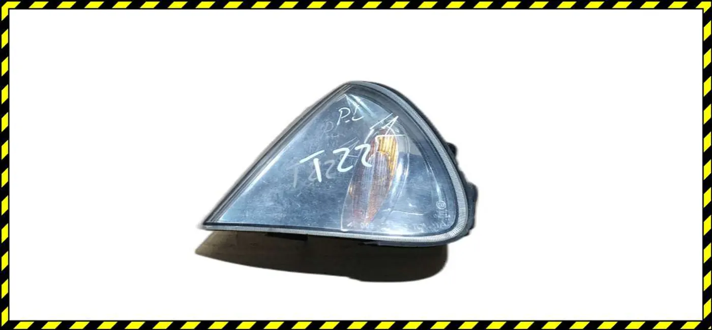 Поворотник левый к Toyota Avensis 2006