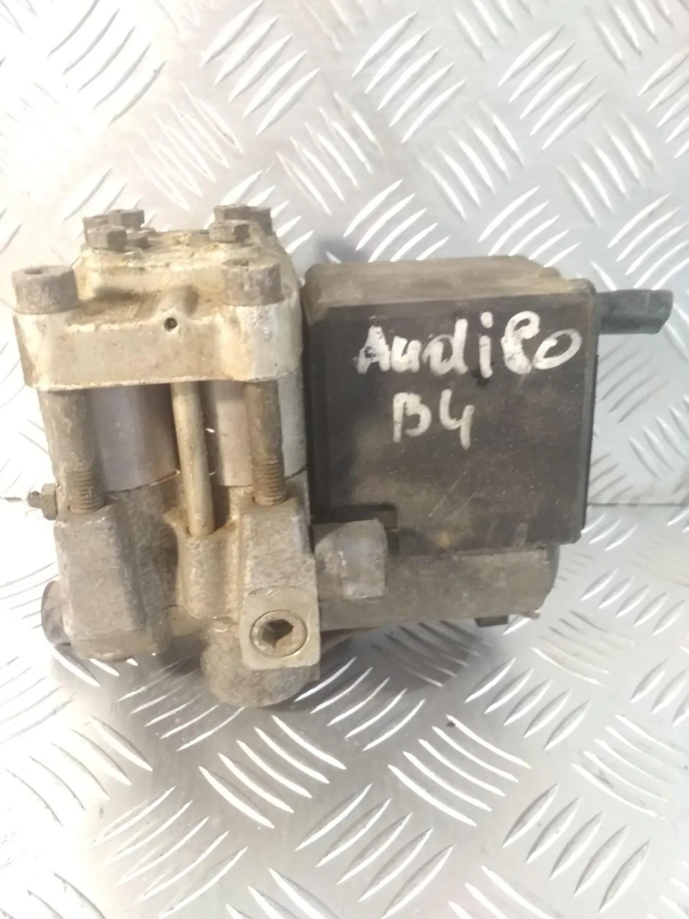 Блок ABS к Audi 80 1994