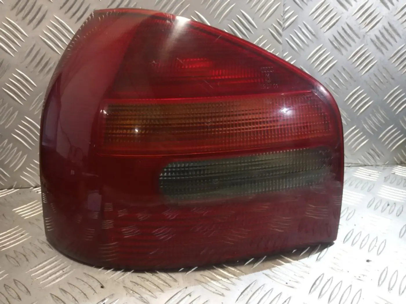 Фонарь задний левый к Audi A3 1996